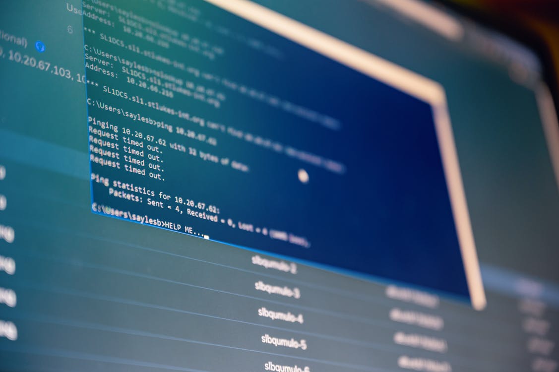 Tangkapan layar drag-and-drop file PDF ke chat AI
