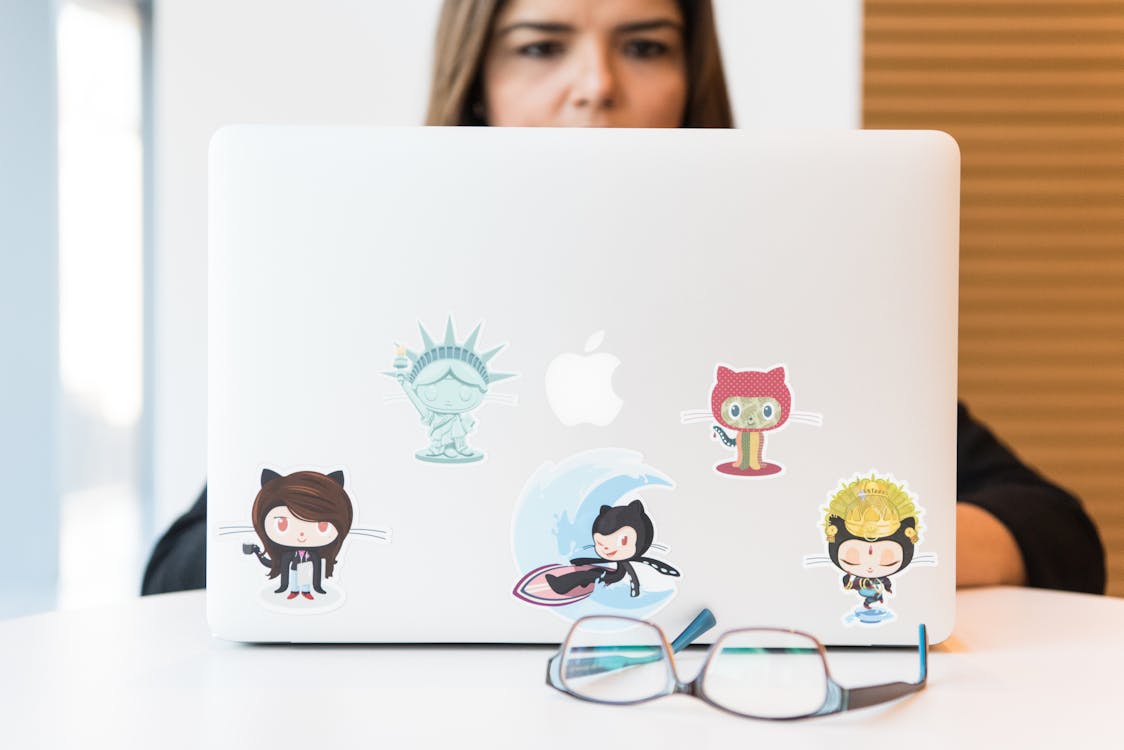 Tangkapan layar halaman Releases di GitHub — tombol download .exe dan .zip